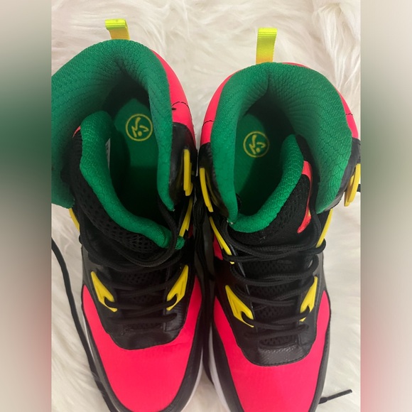 Zumba shoes hi top, Zumba Air Bounce, size 8.5, black and neon pink - Picture 4 of 10